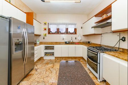 Casa à venda com 436m², 4 quartos e 4 vagasCozinha