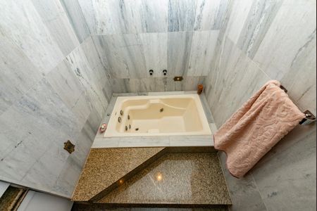 Casa à venda com 436m², 4 quartos e 4 vagasBanheiro da Suíte