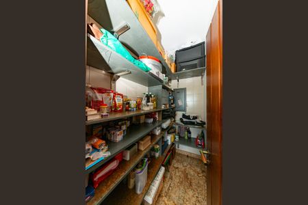 Casa à venda com 436m², 4 quartos e 4 vagasDespensa