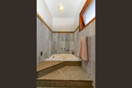 Casa à venda com 436m², 4 quartos e 4 vagasBanheiro da Suíte