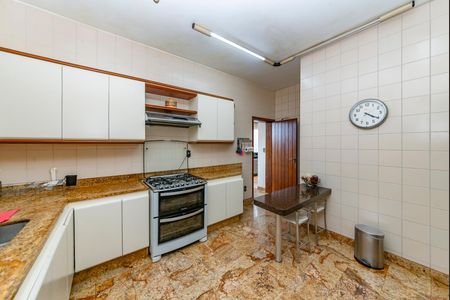 Casa à venda com 436m², 4 quartos e 4 vagasCozinha