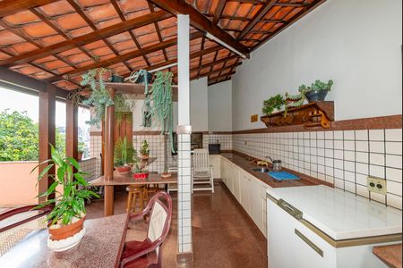 Casa à venda com 436m², 4 quartos e 4 vagasVaranda gourmet