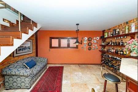 Casa à venda com 436m², 4 quartos e 4 vagasAdega