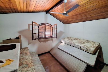 Casa à venda com 250m², 5 quartos e 4 vagas Casa à venda com 250m², 5 quartos e 4 vagasQuarto