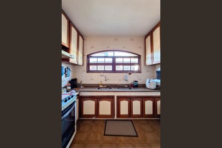 Casa à venda com 250m², 5 quartos e 4 vagas Casa à venda com 250m², 5 quartos e 4 vagasCozinha