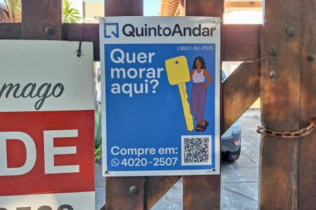 Casa à venda com 250m², 5 quartos e 4 vagas Casa à venda com 250m², 5 quartos e 4 vagasPlaca