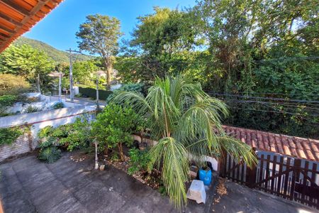 Casa à venda com 250m², 5 quartos e 4 vagas Casa à venda com 250m², 5 quartos e 4 vagasEscritório