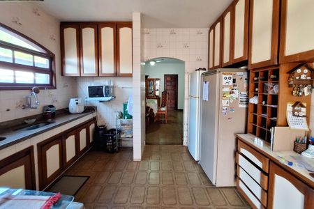 Casa à venda com 250m², 5 quartos e 4 vagas Casa à venda com 250m², 5 quartos e 4 vagasCozinha