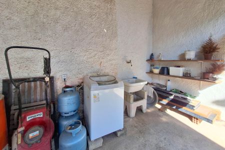 Casa à venda com 250m², 5 quartos e 4 vagas Casa à venda com 250m², 5 quartos e 4 vagasÁrea de Serviço