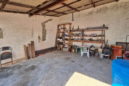 Casa à venda com 250m², 5 quartos e 4 vagas Casa à venda com 250m², 5 quartos e 4 vagasQuintal