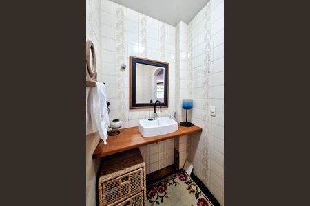 Casa à venda com 250m², 5 quartos e 4 vagas Casa à venda com 250m², 5 quartos e 4 vagasLavabo