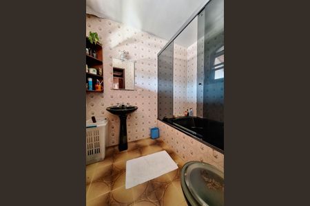 Casa à venda com 250m², 5 quartos e 4 vagas Casa à venda com 250m², 5 quartos e 4 vagasBanheiro da Suíte 3