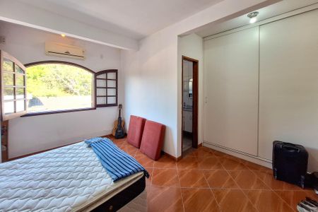 Casa à venda com 250m², 5 quartos e 4 vagas Casa à venda com 250m², 5 quartos e 4 vagasSuíte 1