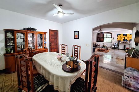 Casa à venda com 250m², 5 quartos e 4 vagas Casa à venda com 250m², 5 quartos e 4 vagasSala de Jantar