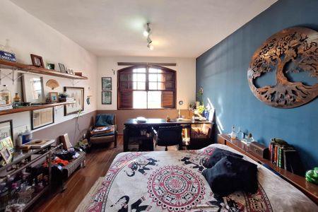 Casa à venda com 250m², 5 quartos e 4 vagas Casa à venda com 250m², 5 quartos e 4 vagasSuíte 2