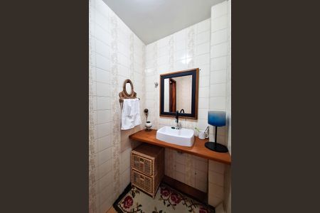 Casa à venda com 250m², 5 quartos e 4 vagas Casa à venda com 250m², 5 quartos e 4 vagasLavabo