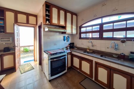 Casa à venda com 250m², 5 quartos e 4 vagas Casa à venda com 250m², 5 quartos e 4 vagasCozinha