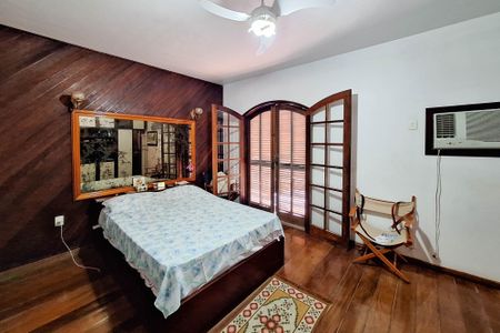 Casa à venda com 250m², 5 quartos e 4 vagas Casa à venda com 250m², 5 quartos e 4 vagasSuíte 3