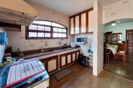 Casa à venda com 250m², 5 quartos e 4 vagas Casa à venda com 250m², 5 quartos e 4 vagasCozinha