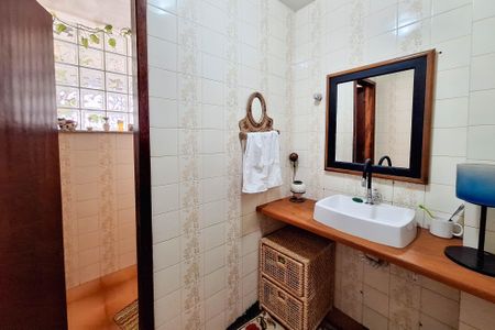 Casa à venda com 250m², 5 quartos e 4 vagas Casa à venda com 250m², 5 quartos e 4 vagasLavabo