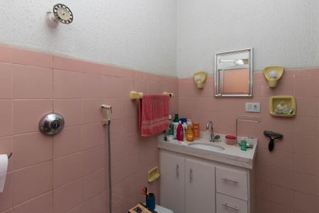 Casa à venda com 80m², 2 quartos e 6 vagas Casa à venda com 80m², 2 quartos e 6 vagasBanheiro