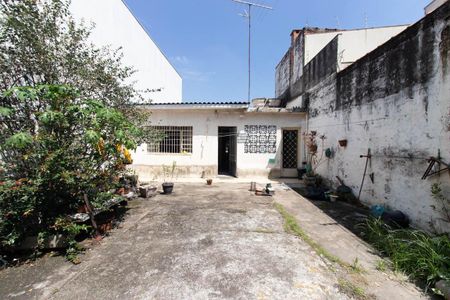Casa à venda com 80m², 2 quartos e 6 vagas Casa à venda com 80m², 2 quartos e 6 vagasQuintal