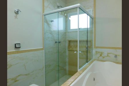 Casa de condomínio para alugar com 252m², 4 quartos e 6 vagasBanheiro 5 Master