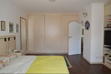 Casa à venda com 630m², 5 quartos e 6 vagasSuíte 2