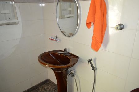 Casa à venda com 630m², 5 quartos e 6 vagasBanheiro da área da piscina