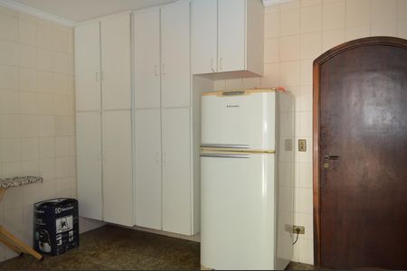 Casa à venda com 630m², 5 quartos e 6 vagasÁrea de Serviço