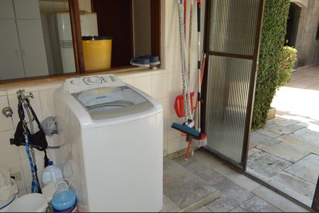 Casa à venda com 630m², 5 quartos e 6 vagasÁrea de Serviço