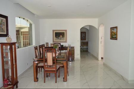 Casa à venda com 630m², 5 quartos e 6 vagasSala de Estar