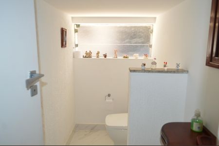 Casa à venda com 630m², 5 quartos e 6 vagasLavabo