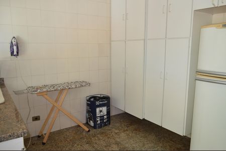 Casa à venda com 630m², 5 quartos e 6 vagasÁrea de Serviço