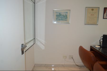 Casa à venda com 630m², 5 quartos e 6 vagasEscritório