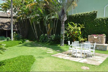 Casa à venda com 630m², 5 quartos e 6 vagasQuintal