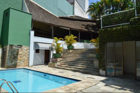 Casa à venda com 630m², 5 quartos e 6 vagasPiscina