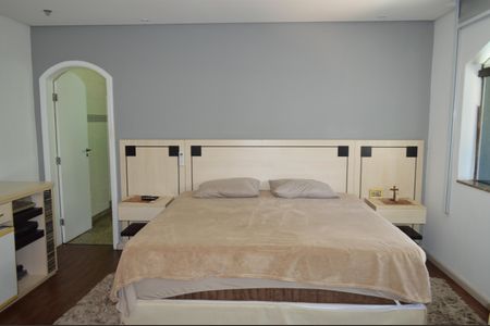 Casa à venda com 630m², 5 quartos e 6 vagasSuíte 4