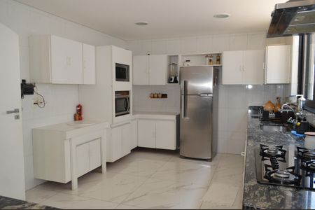 Casa à venda com 630m², 5 quartos e 6 vagasCozinha