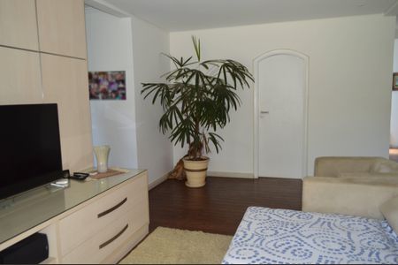 Casa à venda com 630m², 5 quartos e 6 vagasSala Tv