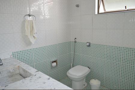 Casa à venda com 630m², 5 quartos e 6 vagasBanheiro da Suíte 1