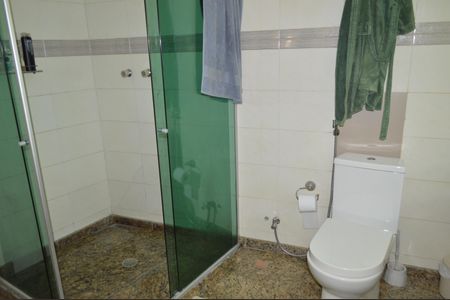 Casa à venda com 630m², 5 quartos e 6 vagasBanheiro da Suíte 3