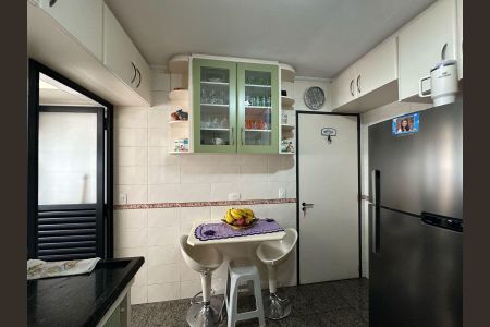 Apartamento à venda com 81m², 3 quartos e 2 vagasCozinha