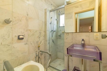 Apartamento à venda com 290m², 4 quartos e 4 vagasBanheiro do Quarto 3