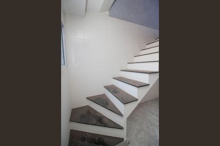 Apartamento para alugar com 40m², 2 quartos e 1 vaga Apartamento para alugar com 40m², 2 quartos e 1 vagaEscada