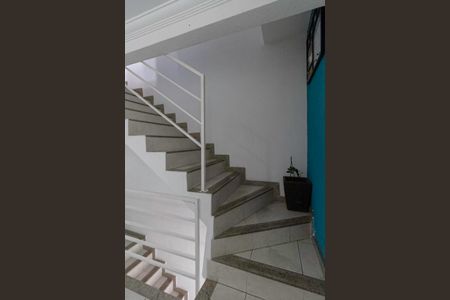 Apartamento à venda com 140m², 4 quartos e 1 vaga Apartamento à venda com 140m², 4 quartos e 1 vagaEscada