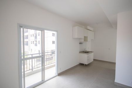 Sala/Cozinha de apartamento para alugar com 2 quartos, 42m² em Vila Mazzei, São Paulo