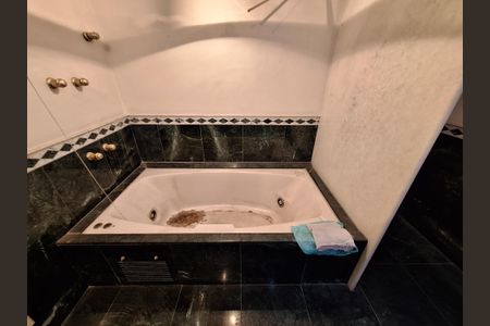 Apartamento para alugar com 300m², 3 quartos e 1 vaga Apartamento para alugar com 300m², 3 quartos e 1 vagaBanheiro da suíte