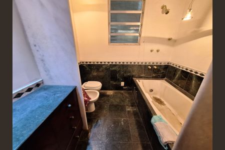 Apartamento para alugar com 300m², 3 quartos e 1 vaga Apartamento para alugar com 300m², 3 quartos e 1 vagaBanheiro da suíte