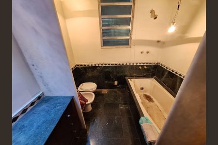 Apartamento para alugar com 300m², 3 quartos e 1 vaga Apartamento para alugar com 300m², 3 quartos e 1 vagaBanheiro da suíte